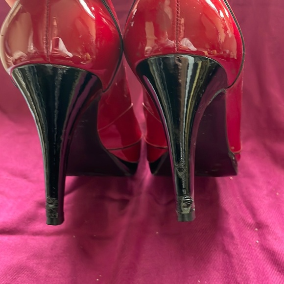 Ann Taylor Peep Toe Patent Leather Red Platform Heel Pump/black piping. Size 7.5 - Picture 11 of 17